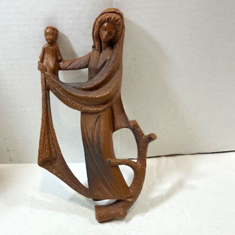 VTG Virgin Mary & Baby Jesus Wall Hanging Molded Plastic Brown Detailed Plaque9"